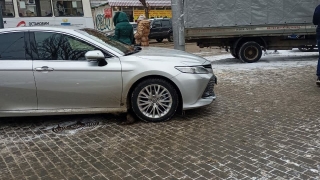 Автохама на серебристой "Тойоте" оштрафовали на 1000 рублей