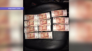 Через саратовский салон сотовой связи сбывали фальшивые деньги