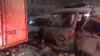 На Шехурдина в ДТП попал автомобиль скорой помощи. Есть пострадавшие
