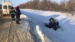 Под Саратовом тракторист не справился с управлением и вылетел в кювет