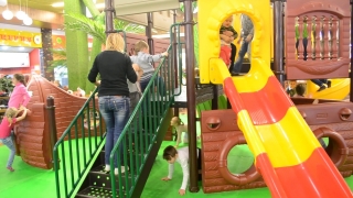 В саратовских ТРЦ вновь открываются детские площадки