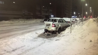 В Юбилейном неизвестный протаранил два авто, высадил пострадавшую и скрылся