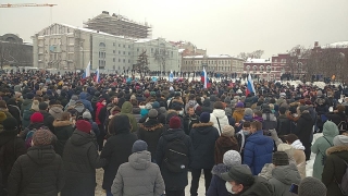 Участники акции внесистемной оппозиции заняли Театральную площадь Саратова