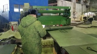 Рабочему отрезало кисть руки гидравлическими ножницами