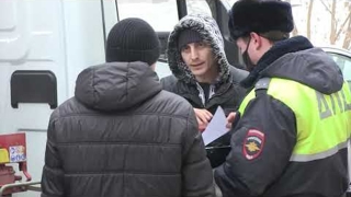 Видео. В центре Саратова массово эвакуируют автомобили