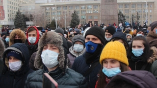 На Театральной площади Саратова проходит протестный митинг