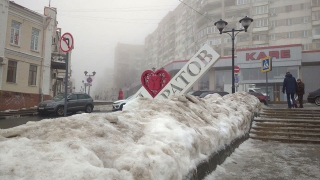 Гололед и десятки пострадавших в Саратове. Фоторепортаж
