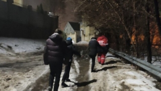 Трое молодых саратовцев с помощью спасателей выбрались из леса