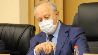 Уборка снега. Эксплуатация учителей ослабила рейтинг Валерия Радаева