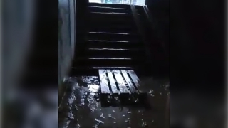 В ожидании аукциона. Переход на 2-й Дачной заливает водой
