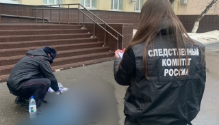 Под окнами МФЦ на Танкистов нашли мертвого мужчину
