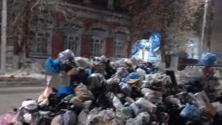 Центральная улица Саратова превратилась в свалку