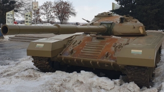 Жители Энгельса просят покрасить танк у Вечного огня