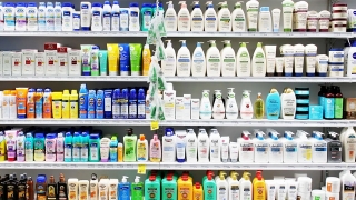 Подростки вынесли из магазина на Волжской 16 флаконов шампуня