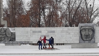 В Вольске дети плевали в Вечный огонь. Проверят их родителей
