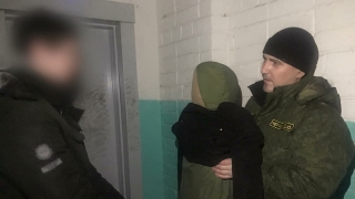 Насильник из энгельсского подъезда заявил о раскаянии. Его арестовали