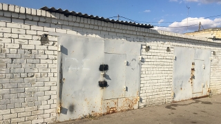 Парни украли из гаража бензопилу, болгарку, ключи и три отвертки