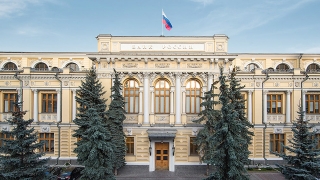 ЦБ зафиксировал минимальный за четыре года объем переводов из России