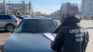 Саратовец вернулся из ТЦ и обнаружил в машине умершую жену