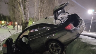 В Заводском районе перевернулся BMW. Двое пострадавших