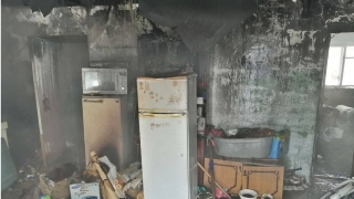 Два пожарных расчета выезжали к двухквартирному дому