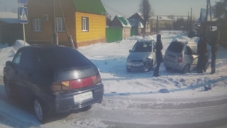 Пенсионер на "Калине" врезался в "ВАЗ" и попал в больницу