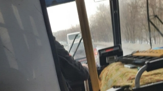 Саратовцы жалуются на ежедневные пробки у железнодорожного переезда