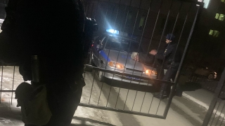 В центре Саратова охранник ранил ножом женщину