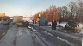 Пассажирка пикапа пострадала в массовом ДТП под Саратовом