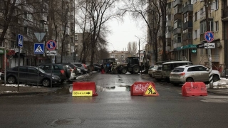 Коммунальщики перекрыли квартал в центре Саратова