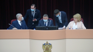 Депутаты призвали Александра Романова пресечь троллинг на заседании думы