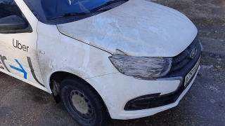 В Балакове таксист сбил девушку