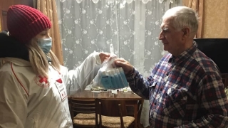 Коронавирус. Волонтеры продолжают помогать сотням пожилых саратовцев