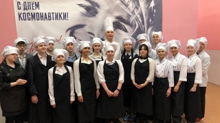 В саратовском колледже испекли "Пирог Гагарина"