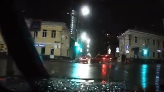 "Я позвоню прокурору города!". Версия ГИБДД о ДТП в центре Саратова противоречит видео