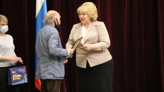 Юбилей Гагаринского полета. Юрий Набатов стал лауреатом конкурса облдумы