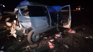 Под Саратовом фура врезалась в "Шкоду" на буксире. Есть пострадавшие