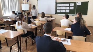 Саратовские выпускники пишут итоговое сочинение на тему совести