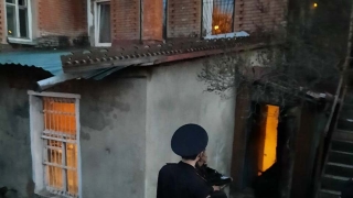 В коридоре квартиры на Краевой нашли труп избитого мужчины