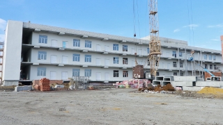 До конца лета должны достроить два корпуса инфекционной больницы за 292 млн рублей