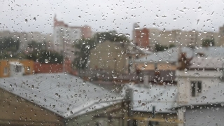 Саратовцев ждут сильный ветер и апрельские грозы
