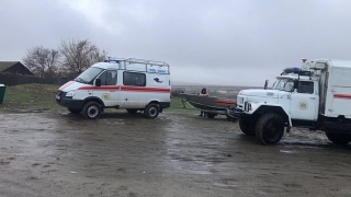Спасатели ищут пропавших на Волге трех рыбаков