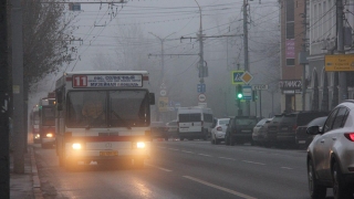 Густой туман. Водителей и пешеходов просят быть внимательнее на дорогах