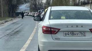 Саратовские дачники стоят в пробках на выездах из города