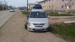 Женщина на "Ларгусе" устроила ДТП и попала в больницу