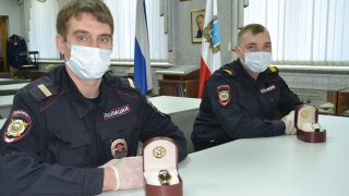В Саратове сотрудников ППС наградили за спасение людей на пожаре
