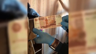 В Аткарске задержали двух сбытчиков фальшивых пятитысячных купюр