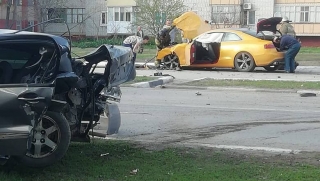 В Марксе столкнулись "Ауди" и "Мицубиси". Оба водителя в больнице