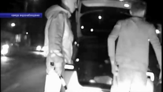 В багажнике иномарки у саратовцев нашли украденные крышки люков
