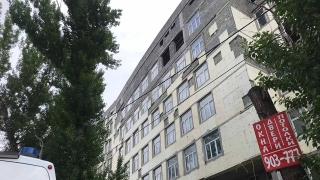 Спасатели вывели школьников с 8-го этажа долгостроя в Заводском районе